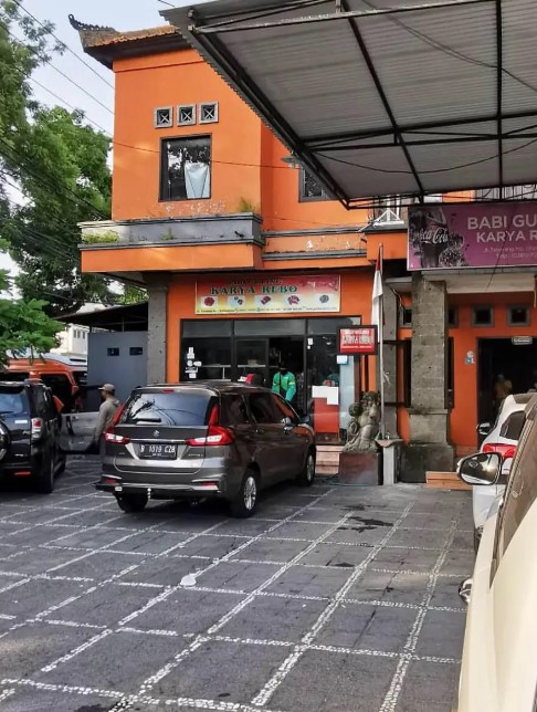 Tempat Makan Babi Guling Karya Pak Rebo