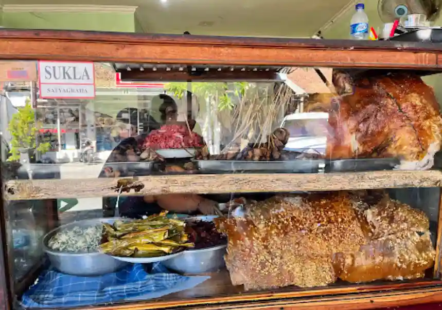 Foto Etalase Warung Babi Guling Sunari