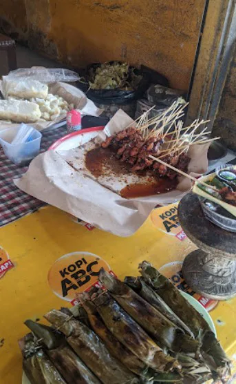 Foto Menu Makan di Warung Sate Babi Guling Bu Rai