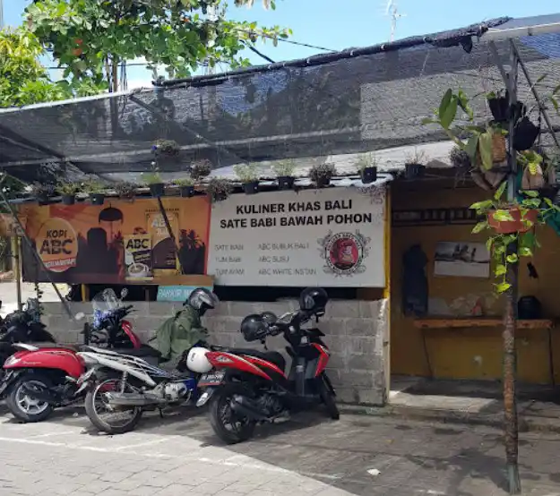 Foto Sate Babi Bawah Pohon Bali