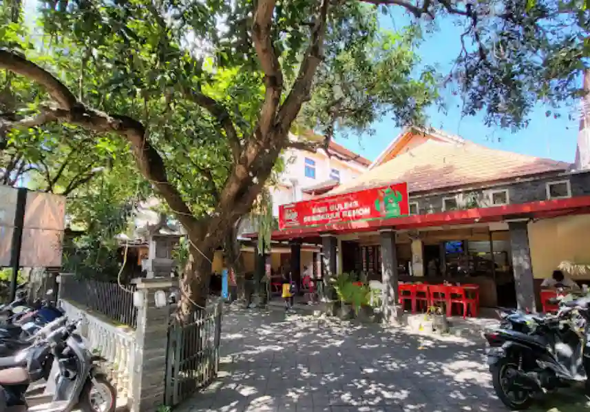 Foto Tampak Depan Warung Babi Guling Renon