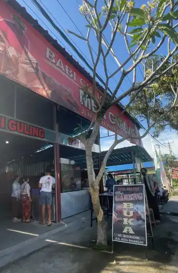 Foto Tampak Depan Warung Makan Babi Guling Men Gareng