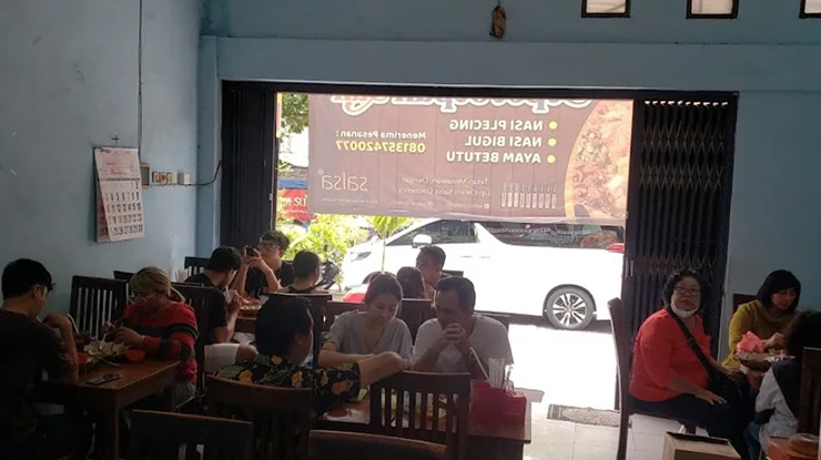 Jam Buka Babi Guling Peneleh Surabaya