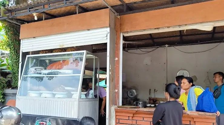 Jam Buka Warung Babi Guling Men Janji