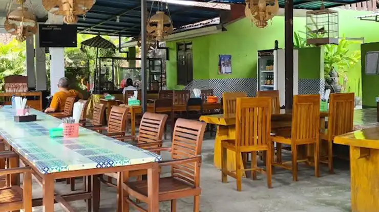 Jam Buka Warung Babi Guling Ngurah Bimo Banyuwangi