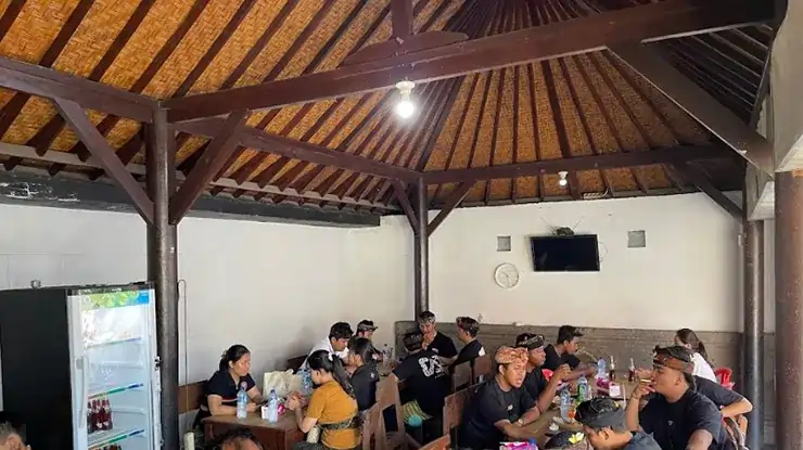 Jam Operasional Warung Babi Guling Ibu Suka