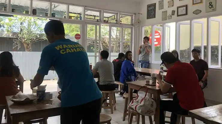 Jam Operasional Warung Cahaya