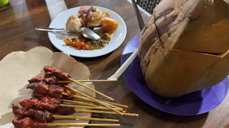 Menu Favorit di Sate Babi Bawah Pohon Bali