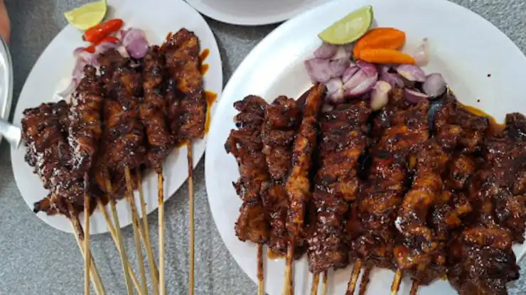 Menu Favorit di Sate Babi Klenteng Malang