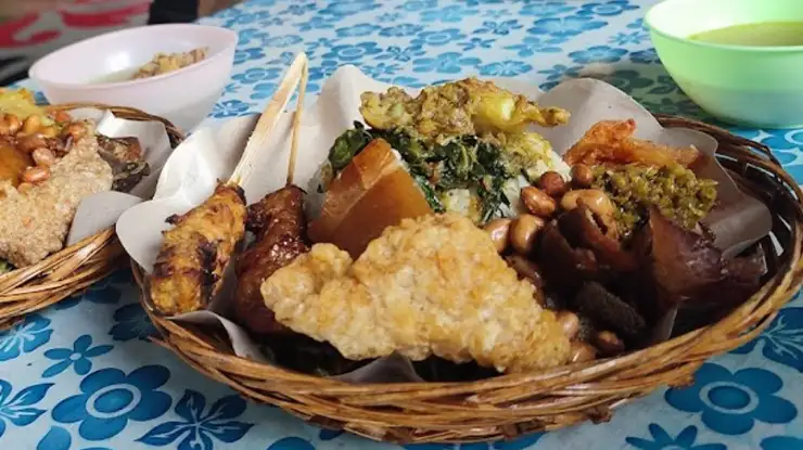 Menu Favorit di Warung Babi Guling Ngurah Bimo Banyuwangi