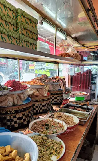 Menu Makanan Favorit di Warung Babi Guling Sari Nadi