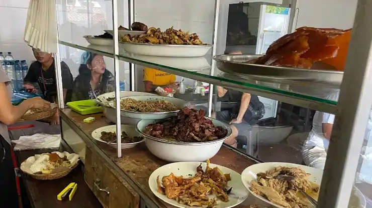 Sekilas Tentang Warung Babi Guling Ibu Suka