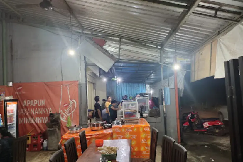 Suasana Warung Babi Guling Slingsing Bu Suci