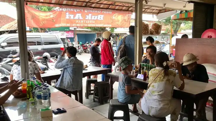 Ulasan Warung Babi Guling Buk Ari