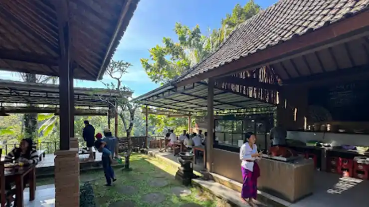 Ulasan Warung Babi Guling Pasah Bu Minil