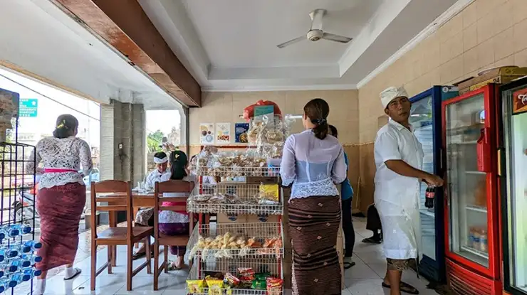 Ulasan Warung Babi Guling Penatih I Nyoman Siring