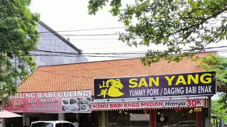 Warung Babi Guling Bu Made Kuta