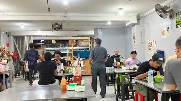 Jam Operasional Bakmi Lung Kee