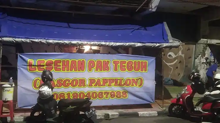 Menu Nasi Goreng Babi Lesehan Pak Teguh Papilon