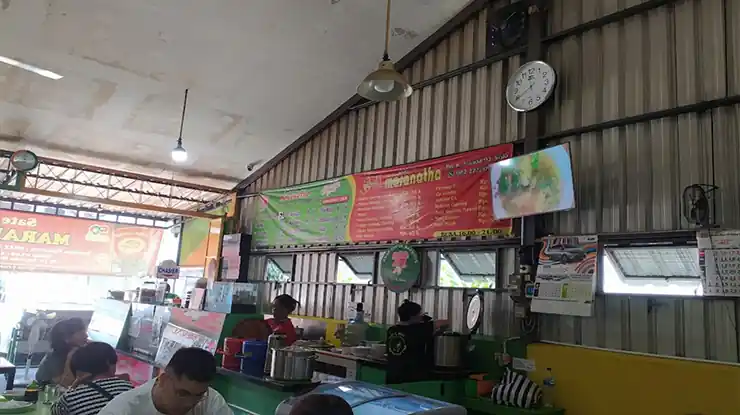 Jam Buka Sate Babi Maranatha Solo