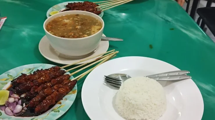 Pengalaman Pelanggan di Warung Sate Babi Rosari